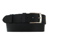 Men belts - Jeans Men belts - 99910863 / 40, nikelj saten Jeans moški usnjeni pasovi so izdelani iz govejega usnja debeline 3,5 - 4 mm, serija 100000. Naši jeans pasovi imajo izredne lastnosti glede trajnosti in trpežnosti. Usnjeni pasovi imajo zaponko na usnjenem jezièku z vijakom pritrjeno na jeans pas kar vam omogoèa enostavno krajšanje.